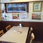 ラズマハル - 201605 クリスナ 店内（座席より右まわり）→