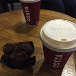 24HR FOOD GALLERY - カフェラテとダブルチョコレートマフィン