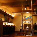 なかなか - 柔らかなライトがカウンターを照らします