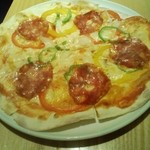 イベリコ豚のサラミと彩りピーマンのピッツァ（1449円）