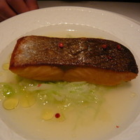 シノワ 渋谷店 - 主菜～ノルウェーサーモンのポワレ