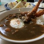 カアナパリ - サービスランチのエビフライと温玉カレー