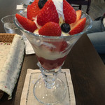 フルーツとカフェ メルシィ - 友達はいちごパフェだったかな？
