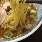 山王一丁目食堂 - 辛々ラーメン　麺アップ