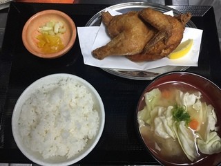 Sapporo Gyouza Seizoujo - 豪快な半身揚げを定食にしちゃいました。