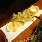 魚猿 - 山菜の天ぷら盛合せ