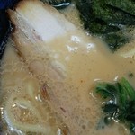 横浜家系ラーメン濃太家 - バラのチャーシュー。