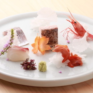 ＜こだわりの地魚＞産地直送の旬の鮮魚お造り盛り合わせ。