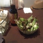 洋食クアトロ - オムライスのサラダ付き