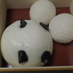 齋華 - パンダをかたどった肉まんとココナッツ団子