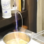 デセール ラ・フラムブルー - ソースをフランベしている・・・