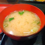 味噌汁もついています。