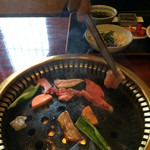 焼肉の天山 - 石網なのでお肉が柔らかく焼けました