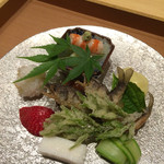 Yonekura - あまおうの酢づけ、稚あゆ、アスパラ、など丁寧で素晴らしい料理