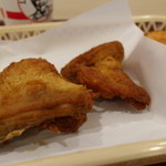 KFC - オリジナルチキン2ピースセット ビスケット 680円。ウーロン茶 S 150円。