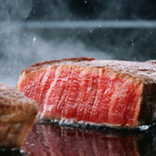 The style is characterized by the ability to choose from several types of beef on the day.