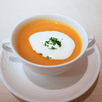 レストラン 拓 - 人参とかぼちゃのスープ