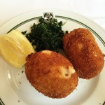 Aux Armes de Bruxelles - クルヴェットのクロケット、フライドパセリ添え