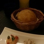 サンフォコン - 自家製熱々のパン、ホタテの燻製、リエット