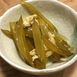 美波 - 確かワカメの茎のおひたし？→サービスでいただきましたが最高！　こういう一皿がホント美味しくも嬉しかったです