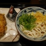 丸亀製麺 - 冷しぶっかけ、かしわ天、梅おむすび