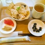 絵本カフェ - 五目炊き込みご飯、ほうじ茶（豆菓子はほうじ茶の方とセット）