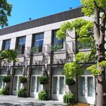 メゾン エメ・ヴィベール - 快晴に映える外観の風景です