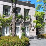 メゾン エメ・ヴィベール - 快晴に映える外観の風景です