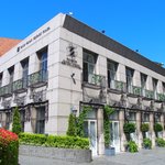 メゾン エメ・ヴィベール - 快晴に映える外観の風景です