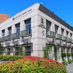 メゾン エメ・ヴィベール - 快晴に映える外観の風景です