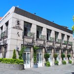 メゾン エメ・ヴィベール - 快晴に映える外観の風景です