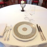 メゾン エメ・ヴィベール - 店内の2階テーブル席の風景です