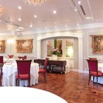 メゾン エメ・ヴィベール - 店内の2階テーブル席の風景です