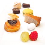 メゾン エメ・ヴィベール - ランチコース 5346円 の小菓子ワゴンの盛り合わせ