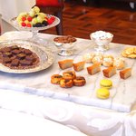 メゾン エメ・ヴィベール - ランチコース 5346円 の小菓子ワゴンの盛り合わせ