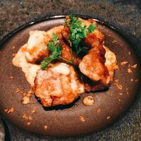 文菜華 - ④本日の地産銘柄豚の黒酢ソース　柑橘マヨネーズ和え　ガーリックチップス添え（数量限定）1750円