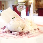 ランチコース 5346円 の赤い果実とバジルのヴァシュラン仕立て