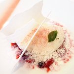 メゾン エメ・ヴィベール - ランチコース 5346円 の赤い果実とバジルのヴァシュラン仕立て