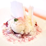 メゾン エメ・ヴィベール - ランチコース 5346円 の赤い果実とバジルのヴァシュラン仕立て