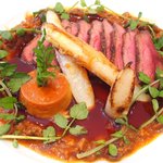 メゾン エメ・ヴィベール - ランチコース 5346円 の鴨胸肉のロティとフォアグラのフラン 甘酸っぱいソース