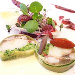 ランチコース 5346円 のオマール海老とナスのテリーヌ タプナードとカレーの香り