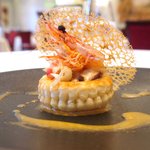 メゾン エメ・ヴィベール - ランチコース 5346円 のサイマキ海老パイ包み ハナビラダケのソテー ボイル海老 海老頭のフリット 蕎麦粉 海老の皮のソース