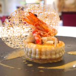 ランチコース 5346円 のサイマキ海老パイ包み ハナビラダケのソテー ボイル海老 海老頭のフリット 蕎麦粉 海老の皮のソース