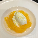 ラ カンパーニュ - クリームチーズのムース
      
      クリームチーズはチーズが濃厚ですが後味スッキリ！オレンジとの相性もぴったり！