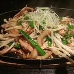 魚店亜紗 - 鶏せせりの炒めもの　(価格不明)