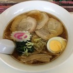 東武らーめん - チャーシュー麺。税込690円。
      旨し。