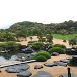 茶室 寿立庵 - 足立美術館の庭園と借景の山々。