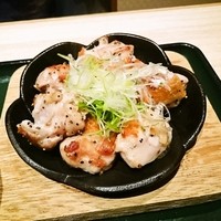 博多華味鳥 梅田ヒルトンプラザ店 - もも炙り焼き