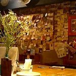 店内はいろんな人の名刺がいっぱい