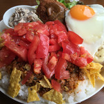 カメイノ食堂 - 目玉焼きをズラした タコライス